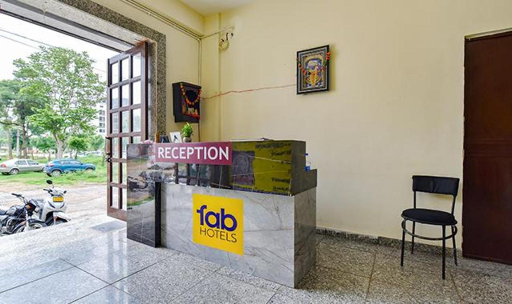 Fabhotel Diamond I