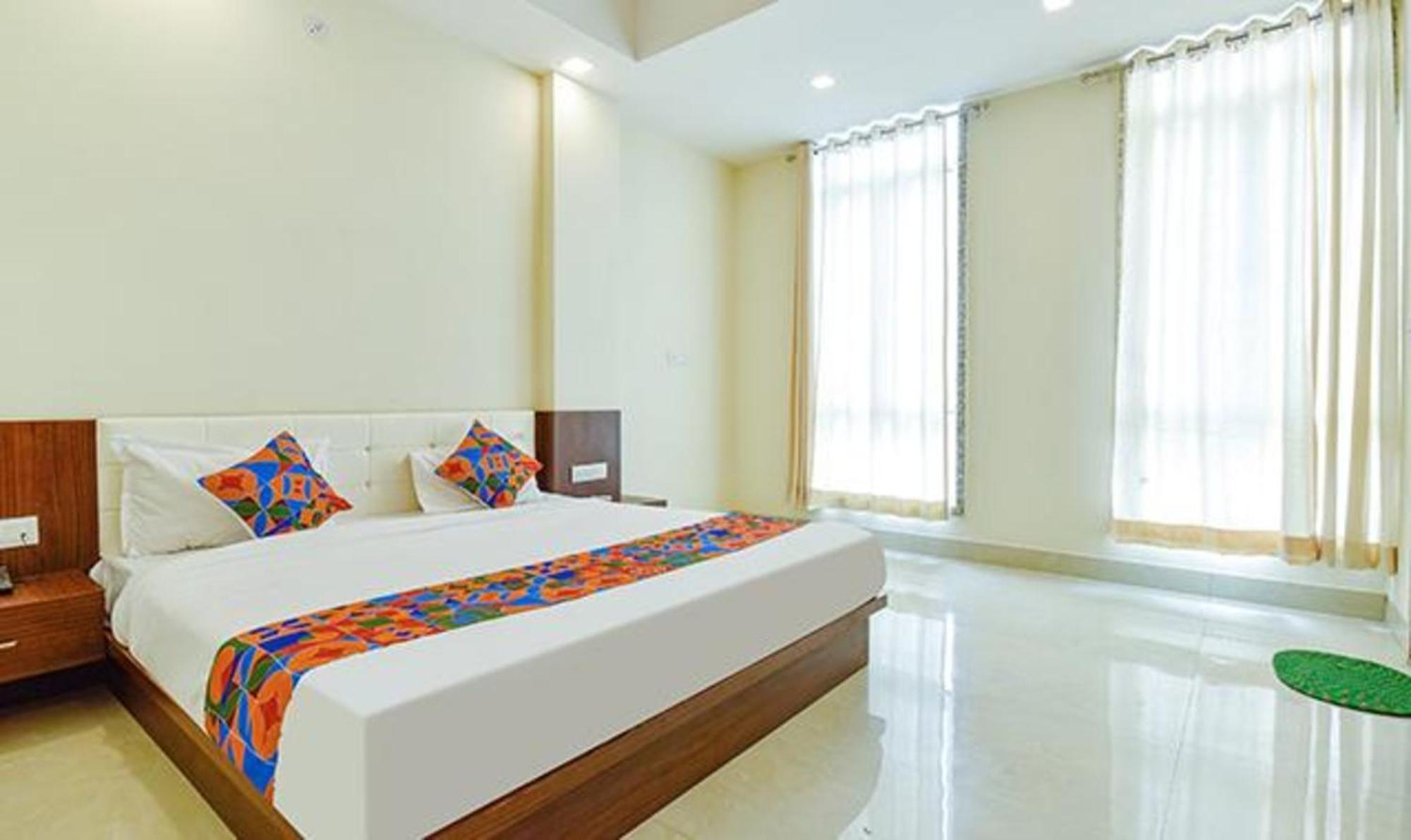 Fabhotel Diamond I